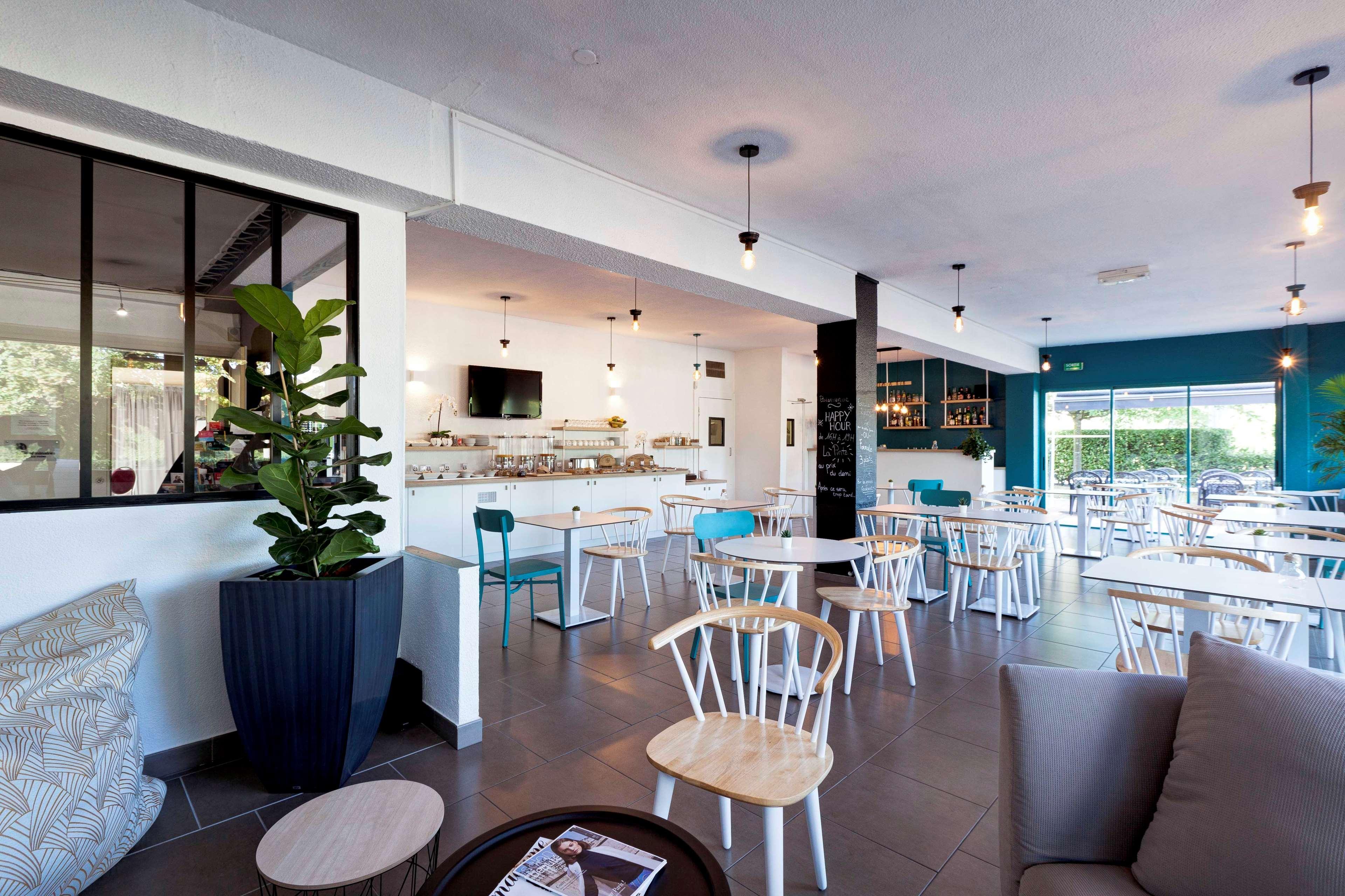 Kyriad Lyon Sud - Saint Genis Laval Exterior foto
