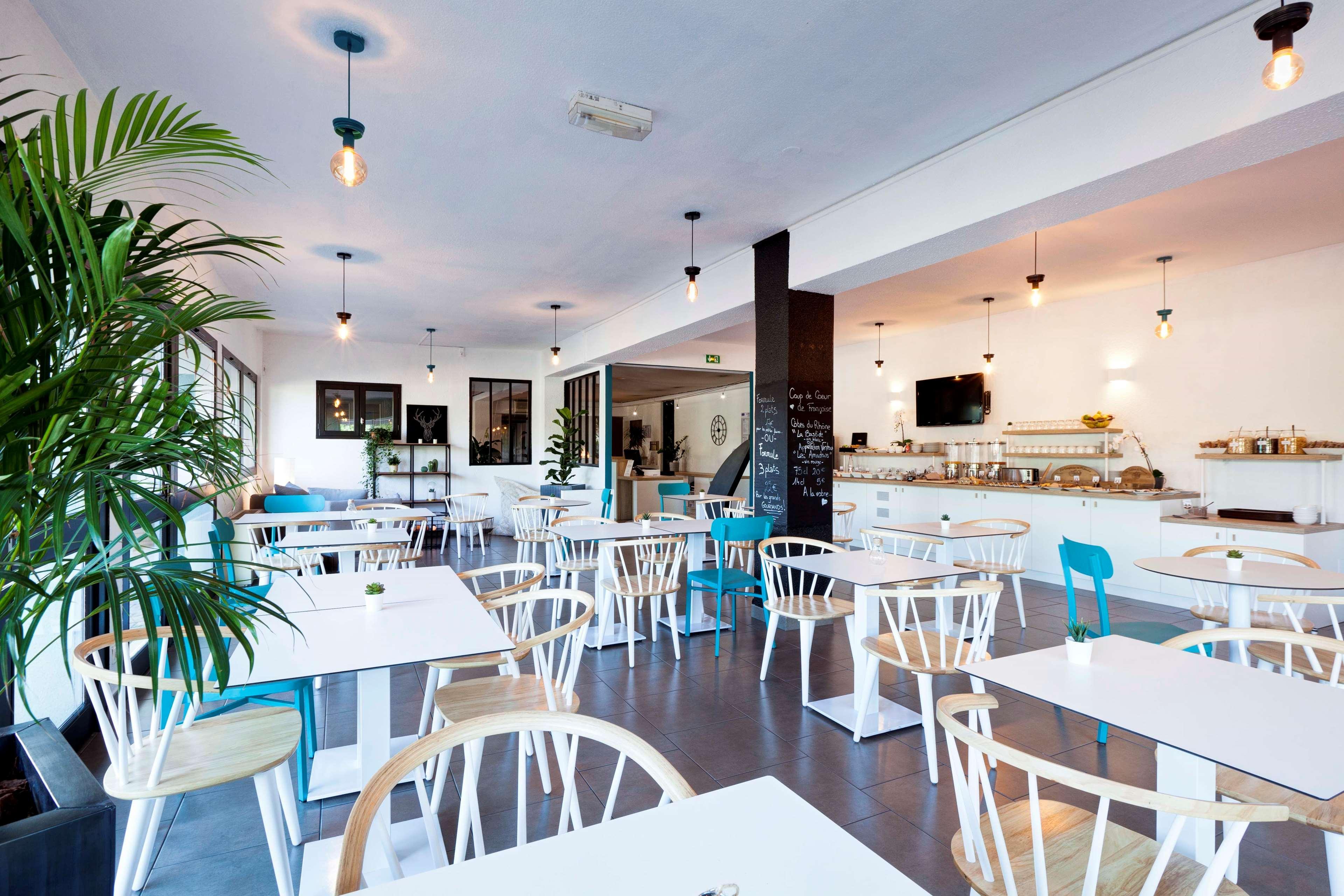 Kyriad Lyon Sud - Saint Genis Laval Exterior foto