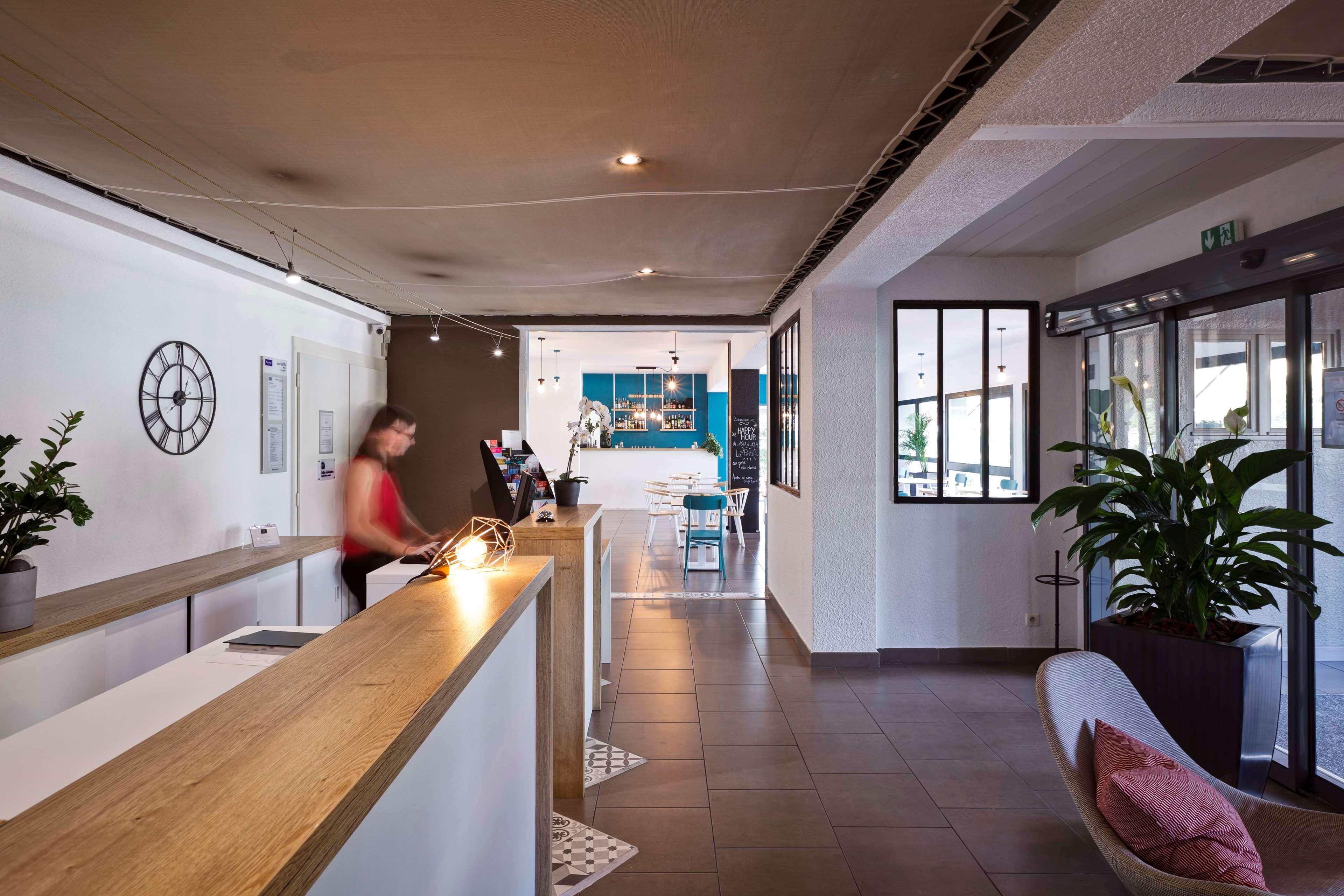 Kyriad Lyon Sud - Saint Genis Laval Exterior foto