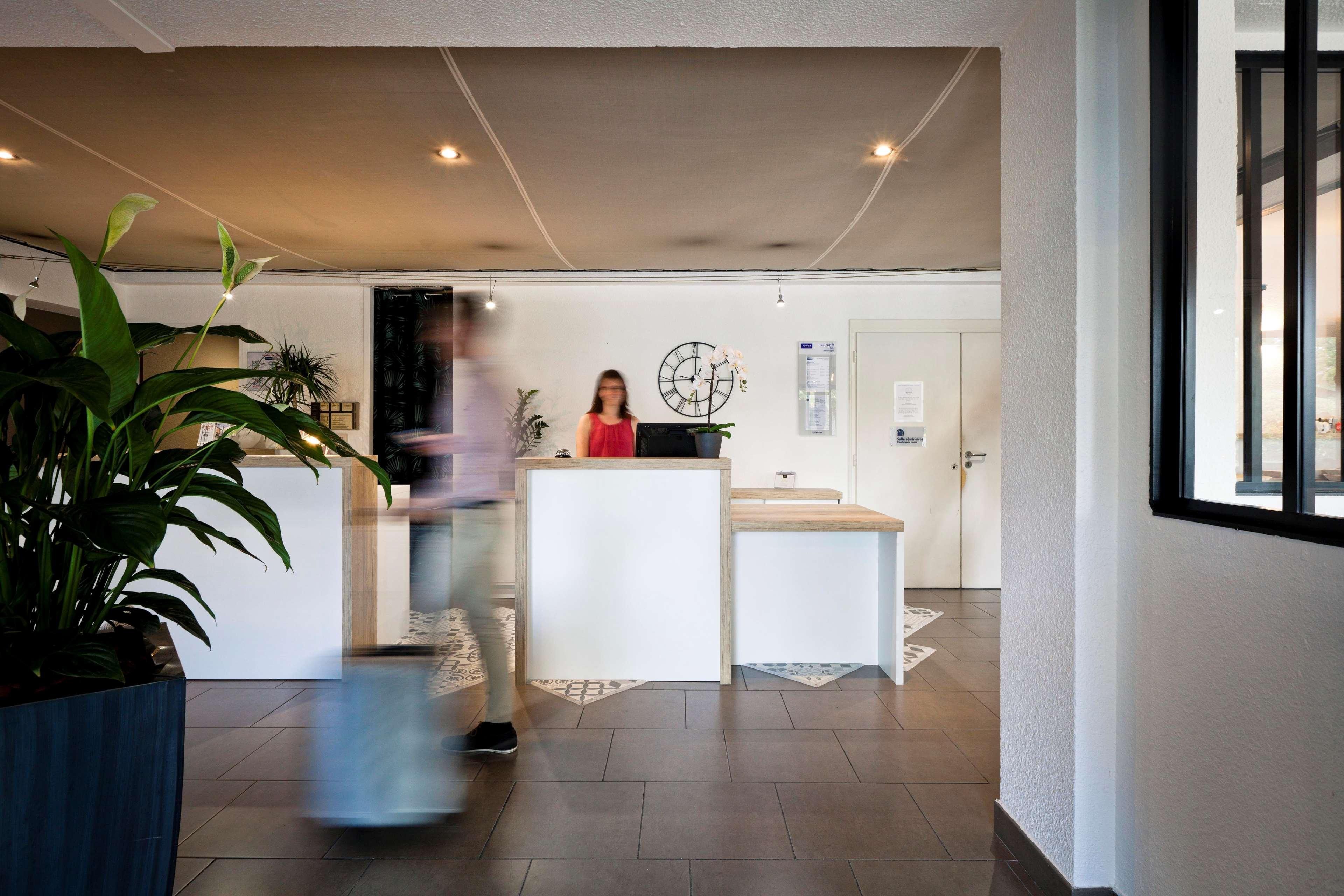 Kyriad Lyon Sud - Saint Genis Laval Exterior foto