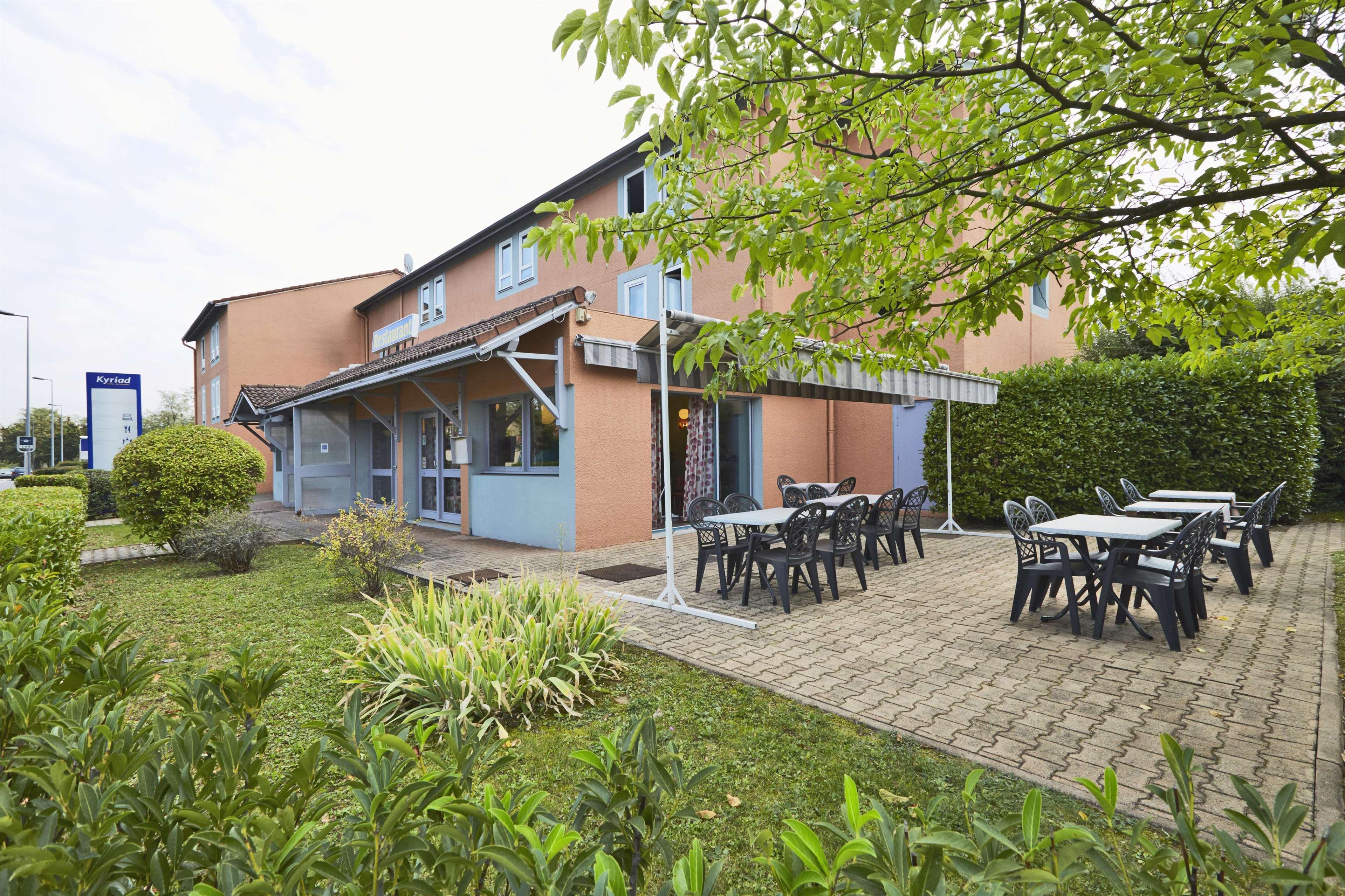 Kyriad Lyon Sud - Saint Genis Laval Exterior foto