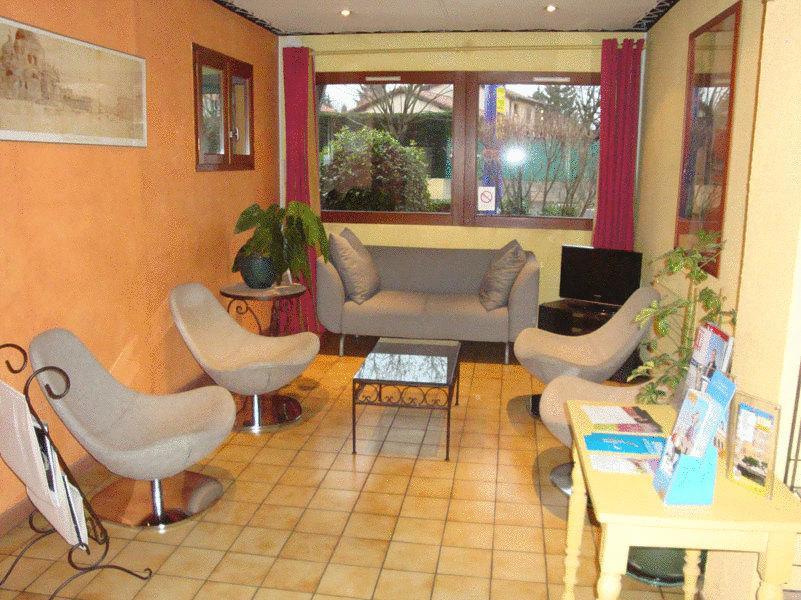 Kyriad Lyon Sud - Saint Genis Laval Exterior foto
