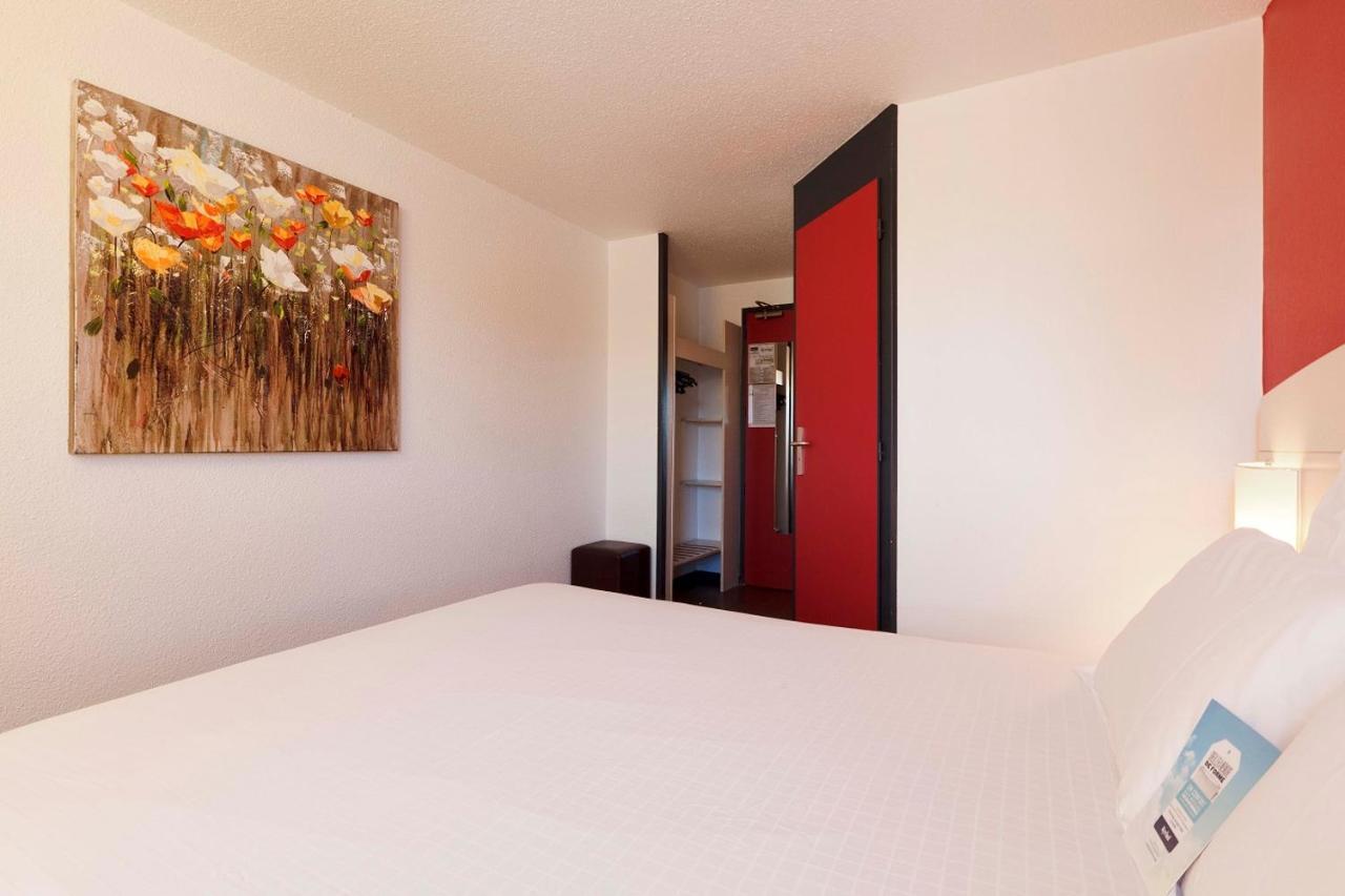 Kyriad Lyon Sud - Saint Genis Laval Exterior foto